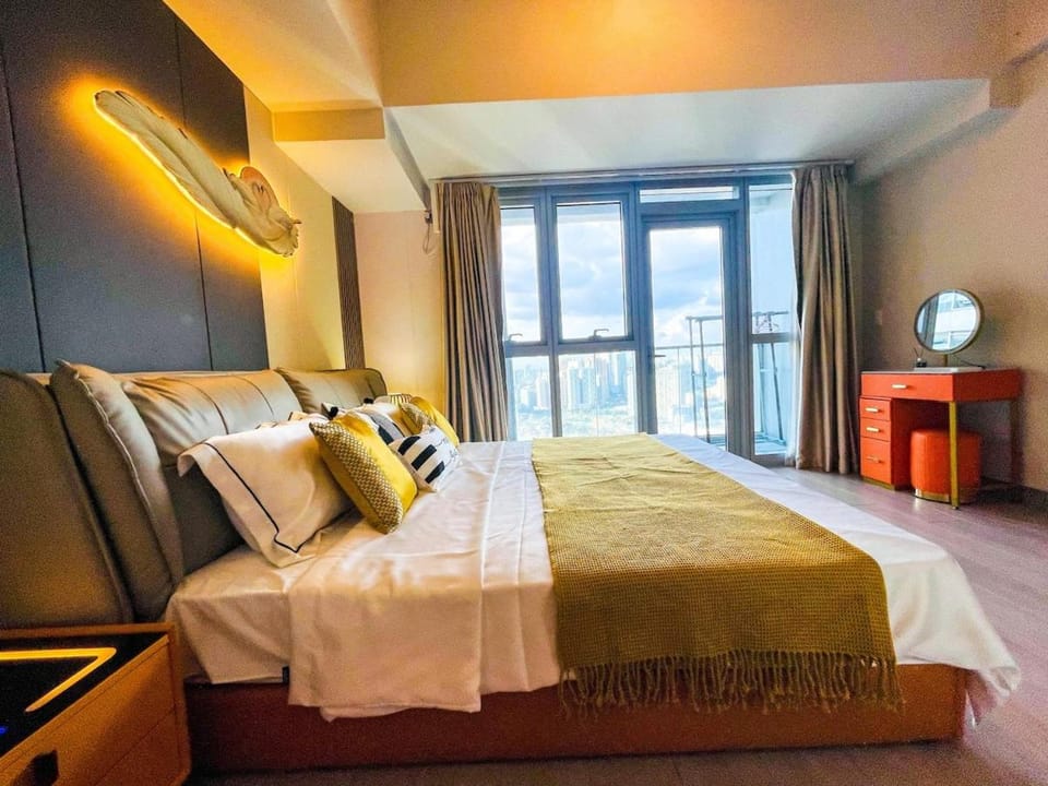 Ultra-Luxury 3BR Penthouse in Uptown BGC Apartment in Makati