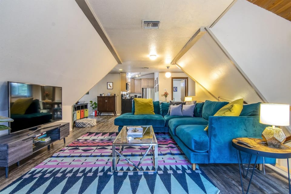 RACC00N Ridge Hot Tub Hideaway Chalet in Idyllwild-Pine Cove