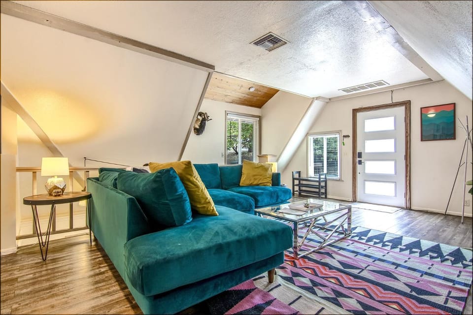 RACC00N Ridge Hot Tub Hideaway Chalet in Idyllwild-Pine Cove