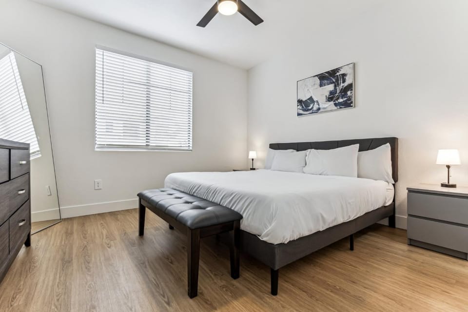 CozySuites Glendale by the stadium with pool 21 Apartment in Glendale