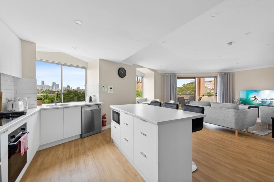 Stylish 2-Bed Camperdown Apartment with Balcony Apartment in Sydney