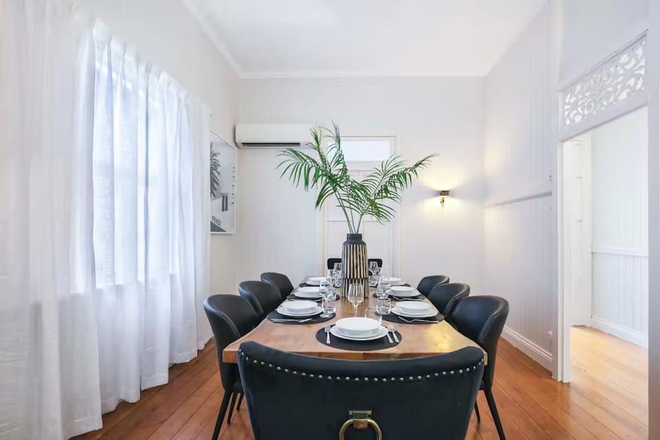 Seating area, Dining area