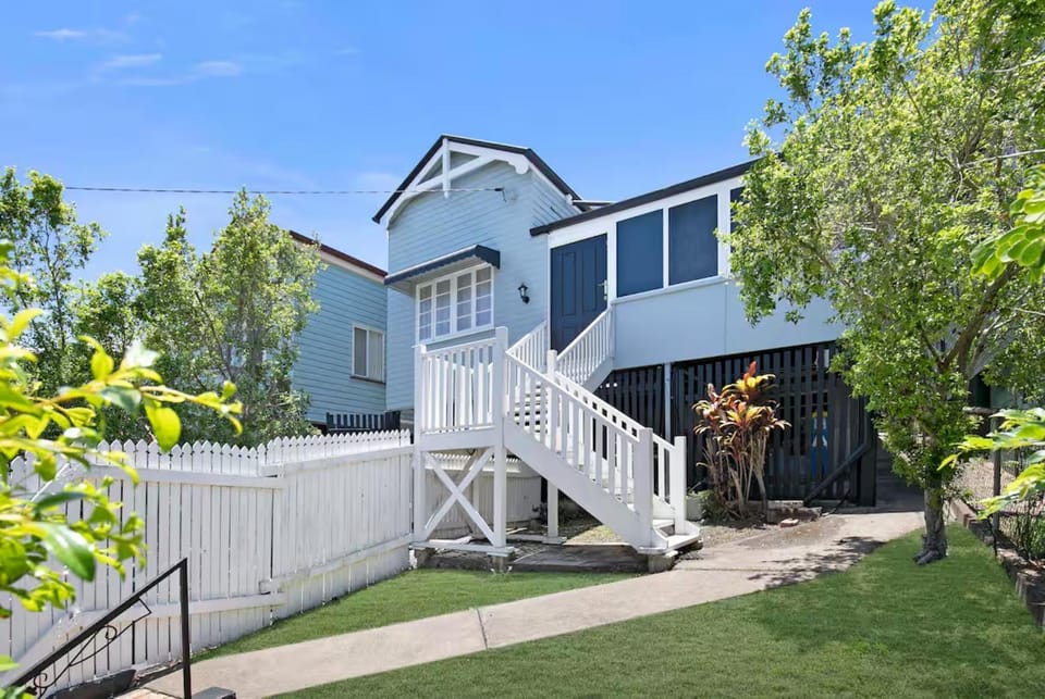 Property building, Garden, Garden view, pet friendly