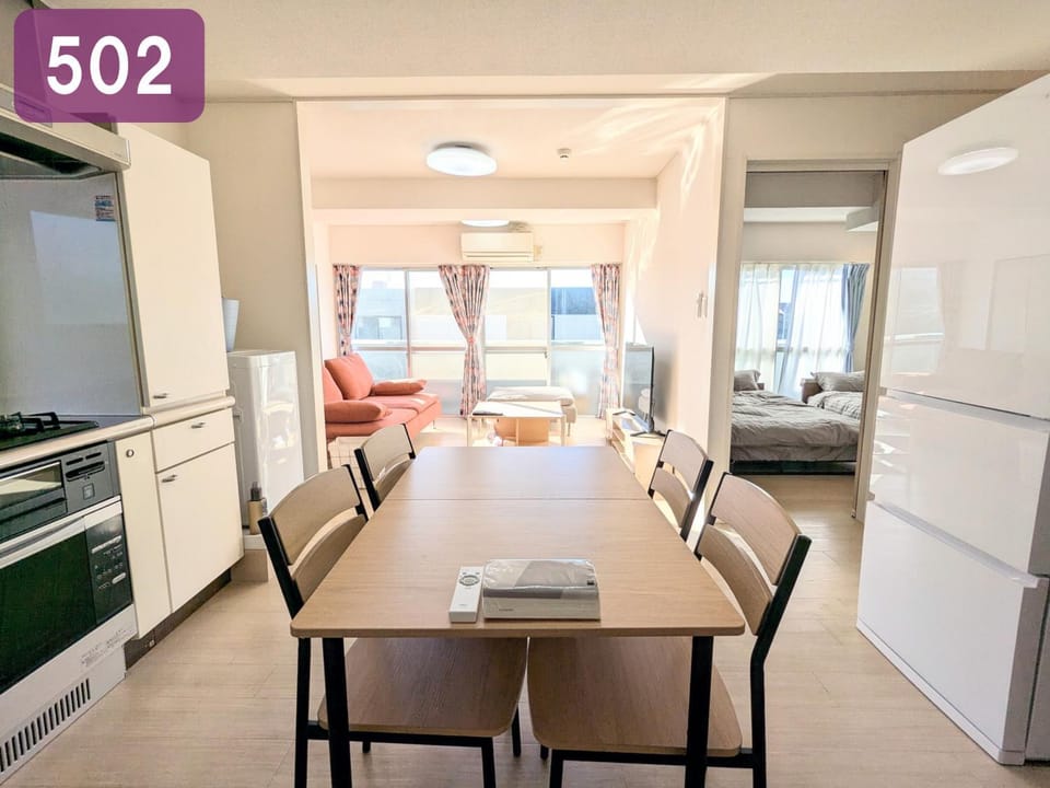Kitchen or kitchenette, Living room, Seating area, Dining area, oven, stove