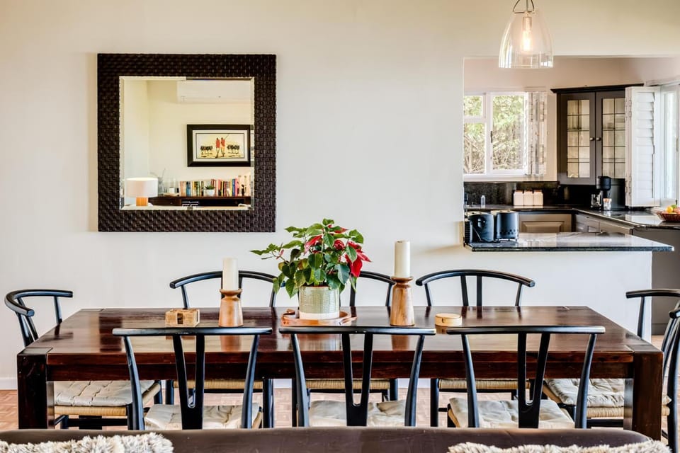 Seating area, Dining area