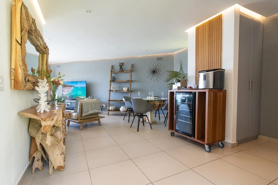 TV and multimedia, Kitchen or kitchenette, Living room, Seating area, Dining area, oven