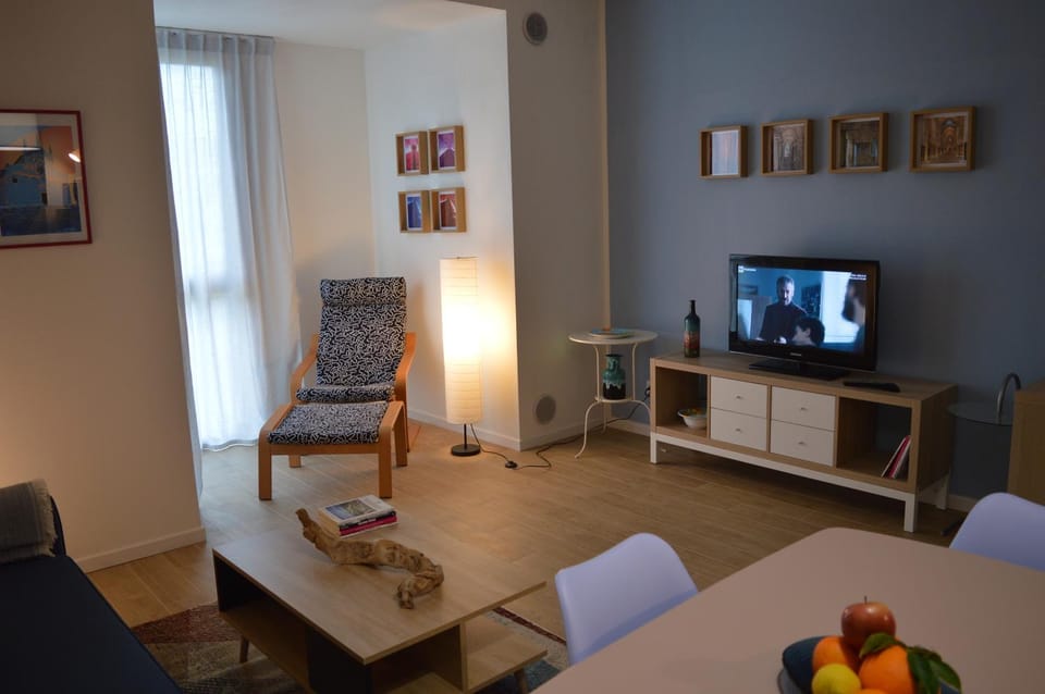 TV and multimedia, Living room, Seating area