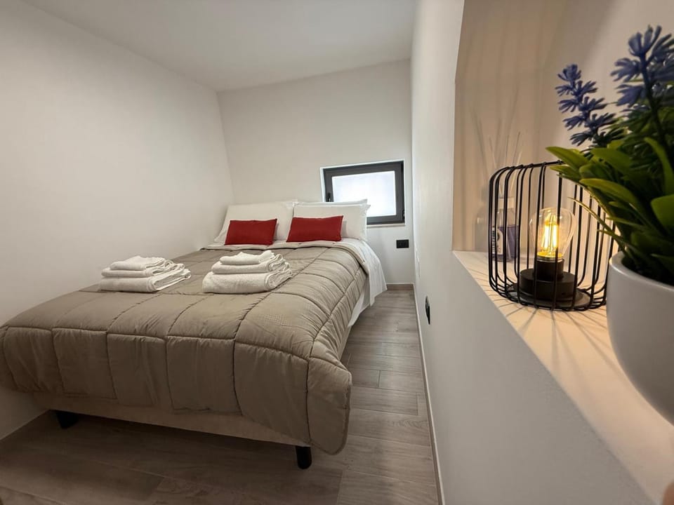 Bed, View (from property/room), Photo of the whole room, Bedroom, towels