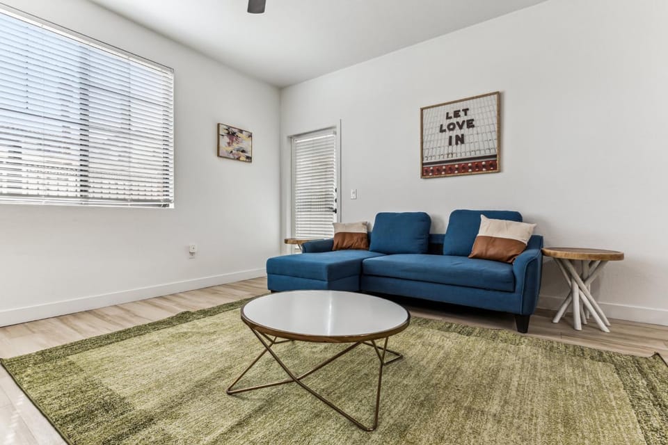 CozySuites Glendale by the stadium with pool 20 Apartment in Glendale