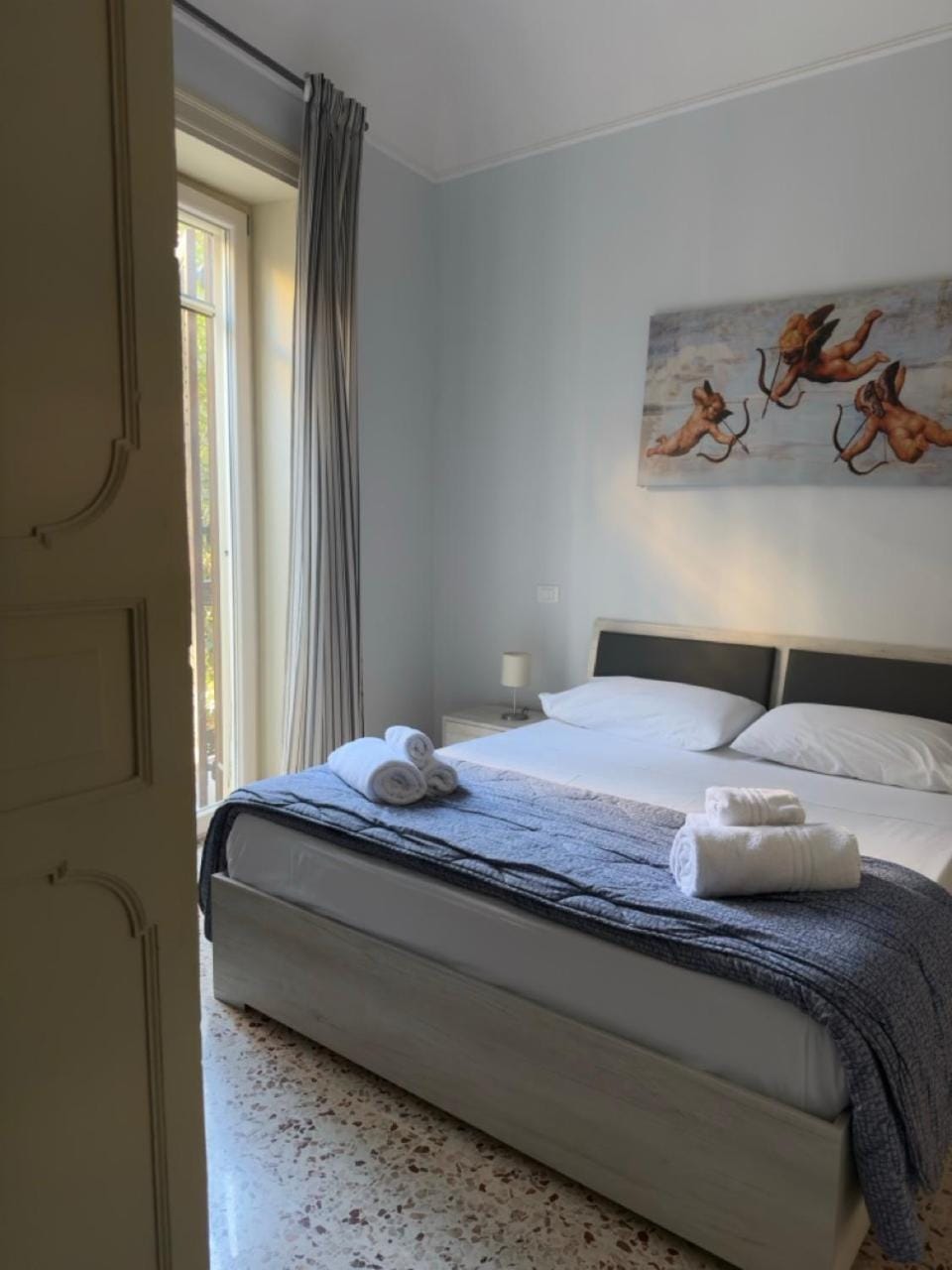 Bed, Photo of the whole room, Bedroom, towels