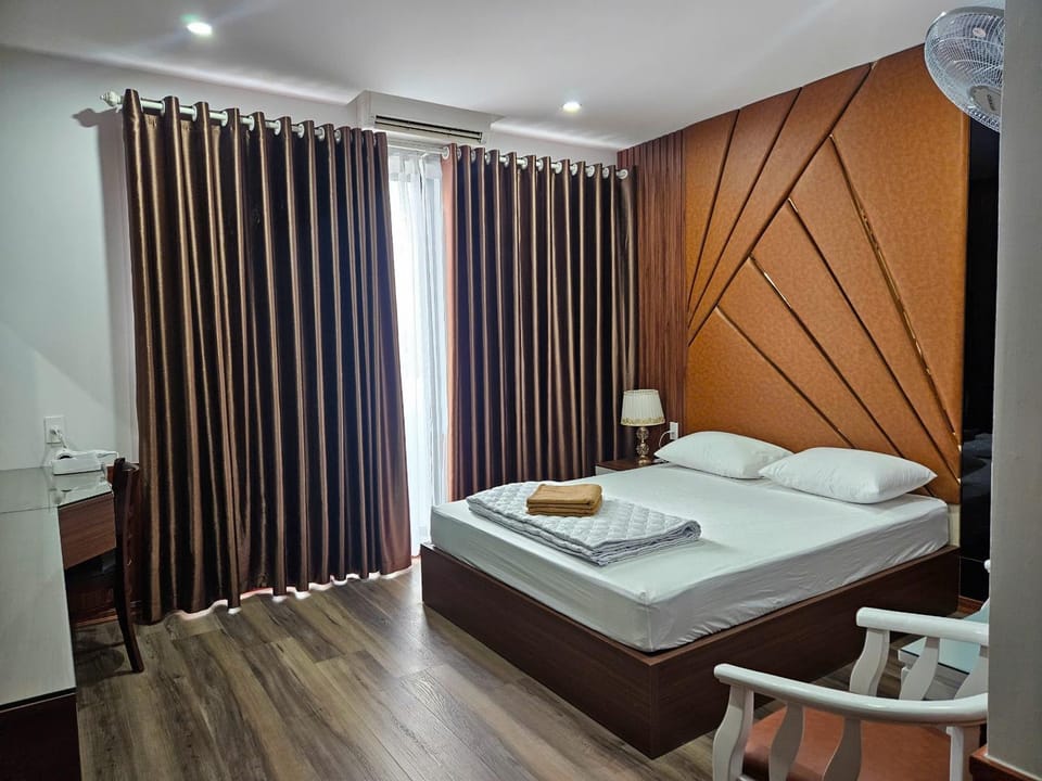 Bed, Balcony/Terrace, Photo of the whole room, Bedroom, towels