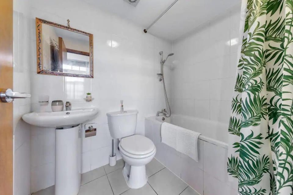 Lovely Flat for 4 In London SB3 Apartment in London