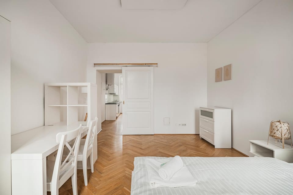 Bed, Photo of the whole room, Bedroom, internet