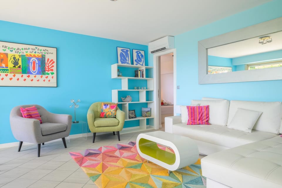 Library, Living room