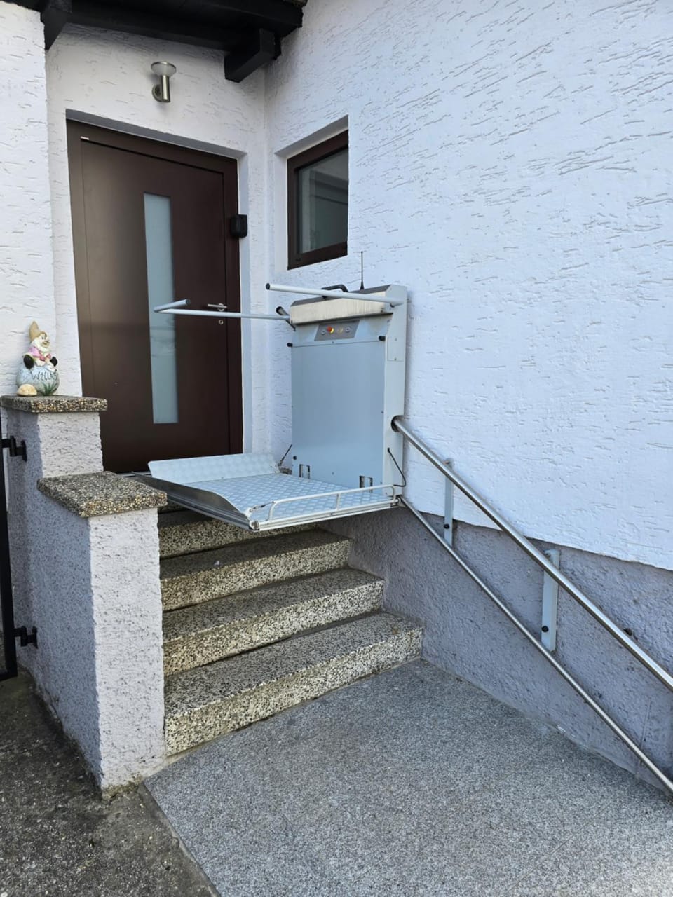 Facade/entrance