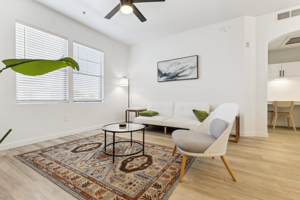 CozySuites Glendale by the stadium with pool 19 Apartment in Glendale