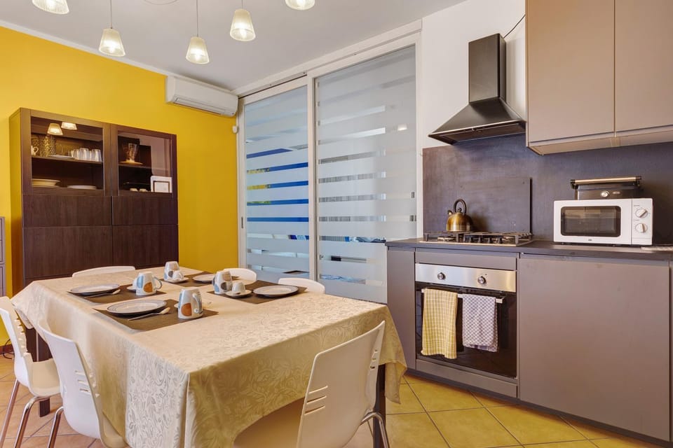 Property building, Kitchen or kitchenette, Living room