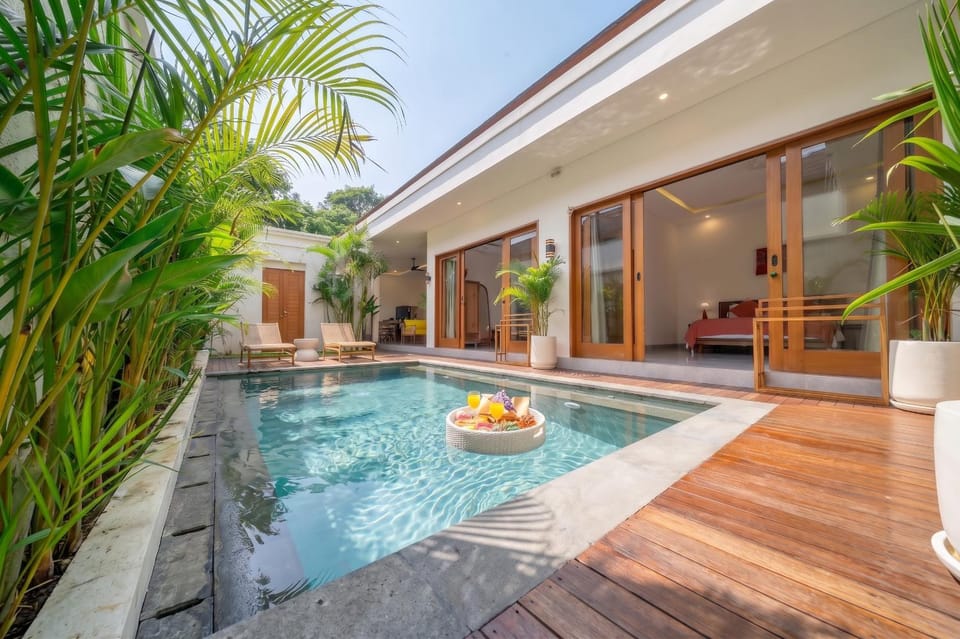 Property building, Patio, Swimming pool, sunbed