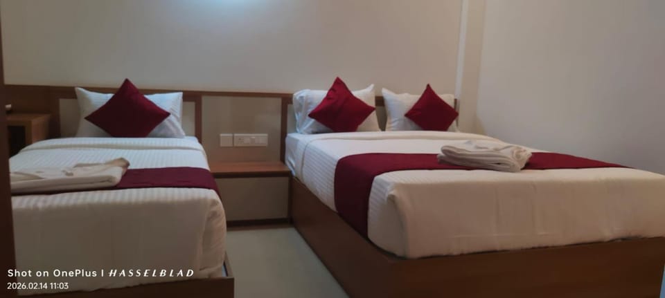 Hotel Eden Palace Bed and Breakfast in Kerala