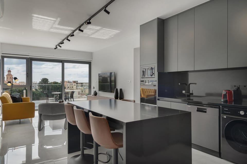 TV and multimedia, Coffee/tea facilities, Kitchen or kitchenette, Seating area, oven, stove