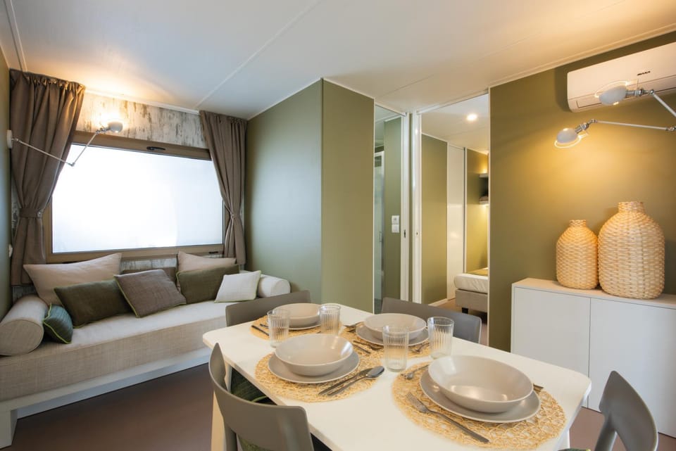 Living room, Photo of the whole room, Dining area