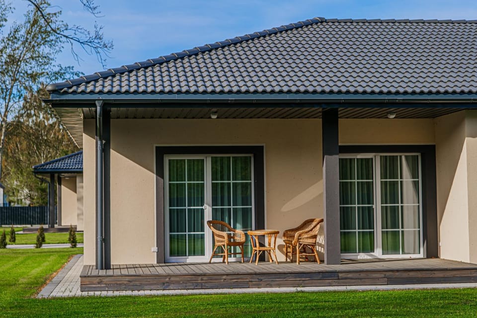 Property building, Patio, Day, Garden, Balcony/Terrace, Dining area, Garden view