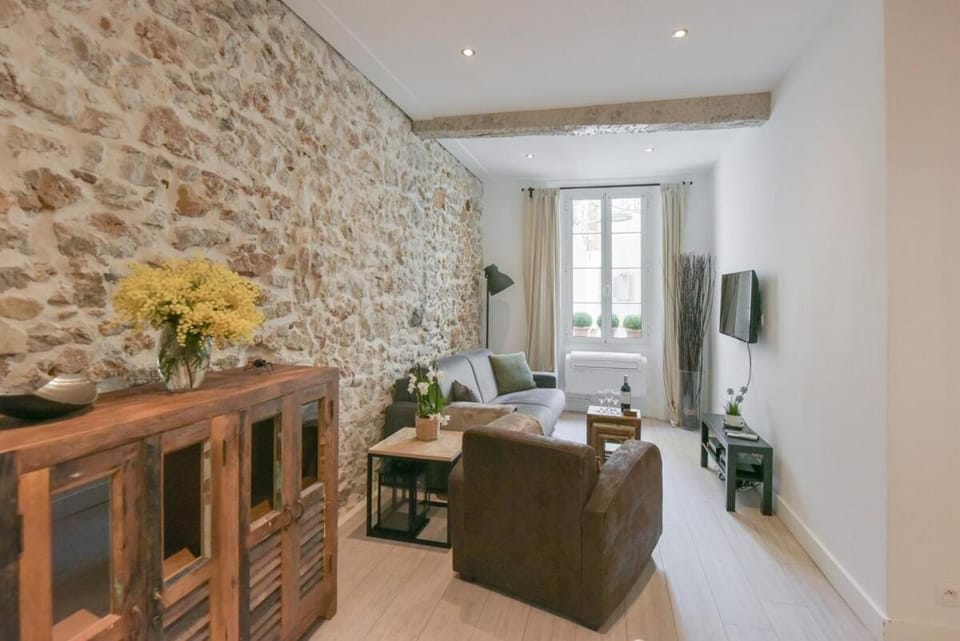 VIEUX MURS - Brand new flat for 4, AC, WIFI center old Antibes Apartment in Antibes