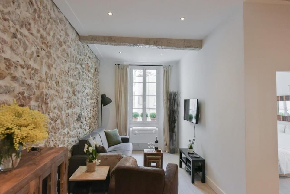 VIEUX MURS - Brand new flat for 4, AC, WIFI center old Antibes Apartment in Antibes