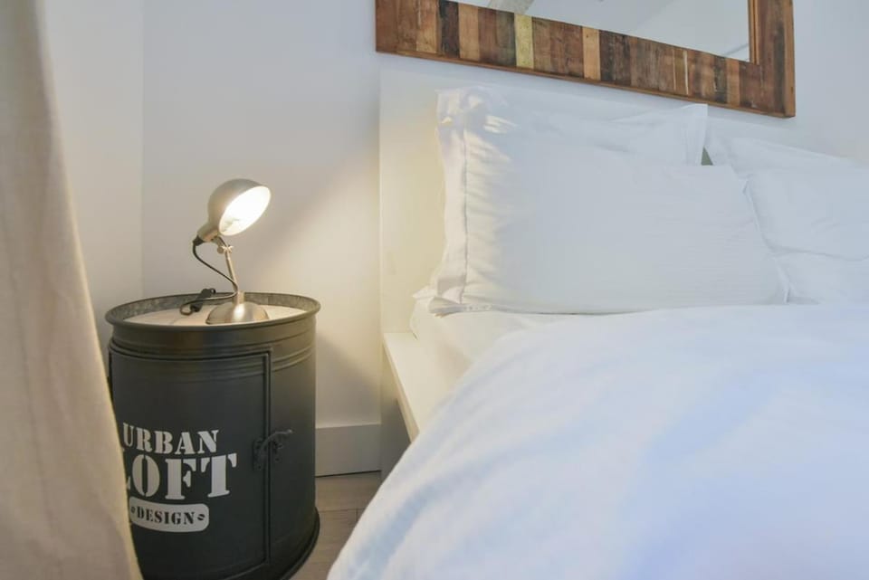 VIEUX MURS - Brand new flat for 4, AC, WIFI center old Antibes Apartment in Antibes