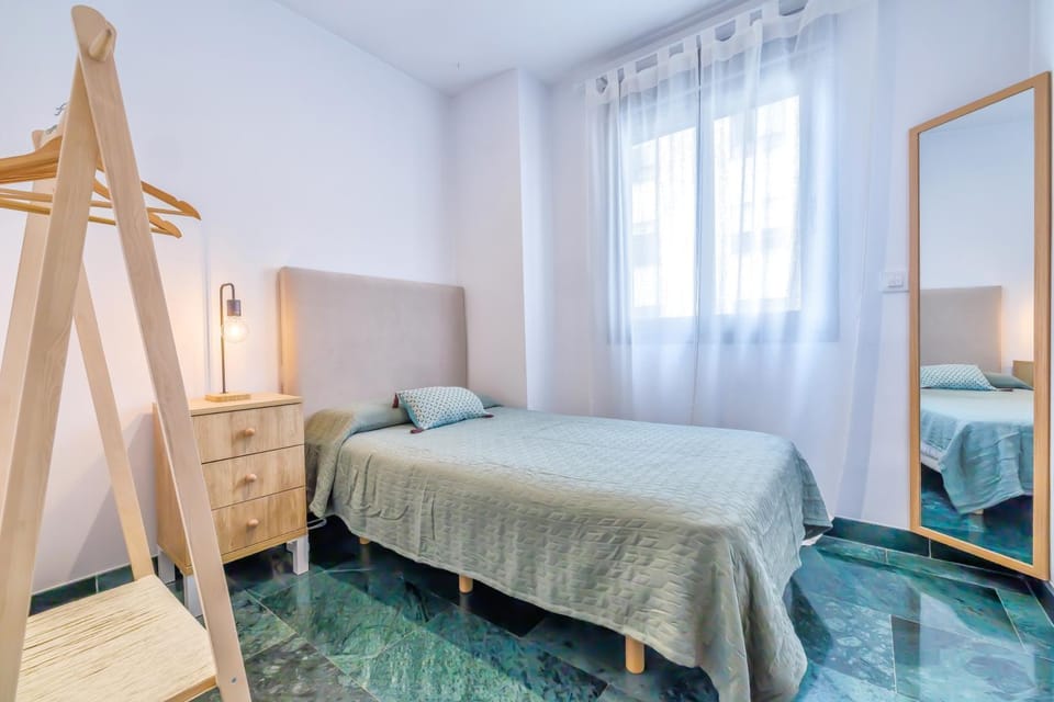 Bed, Photo of the whole room, Bedroom, heating, wardrobe, air conditioner