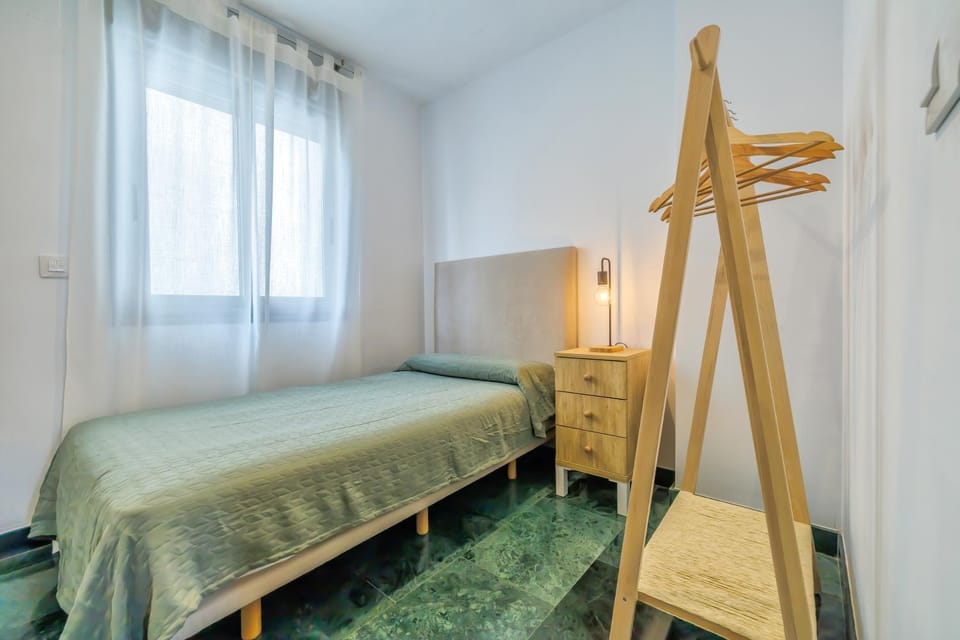 Bed, Photo of the whole room, Bedroom, heating, wardrobe, air conditioner