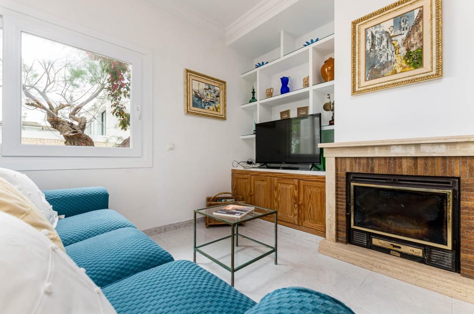 Communal lounge/ TV room, Living room