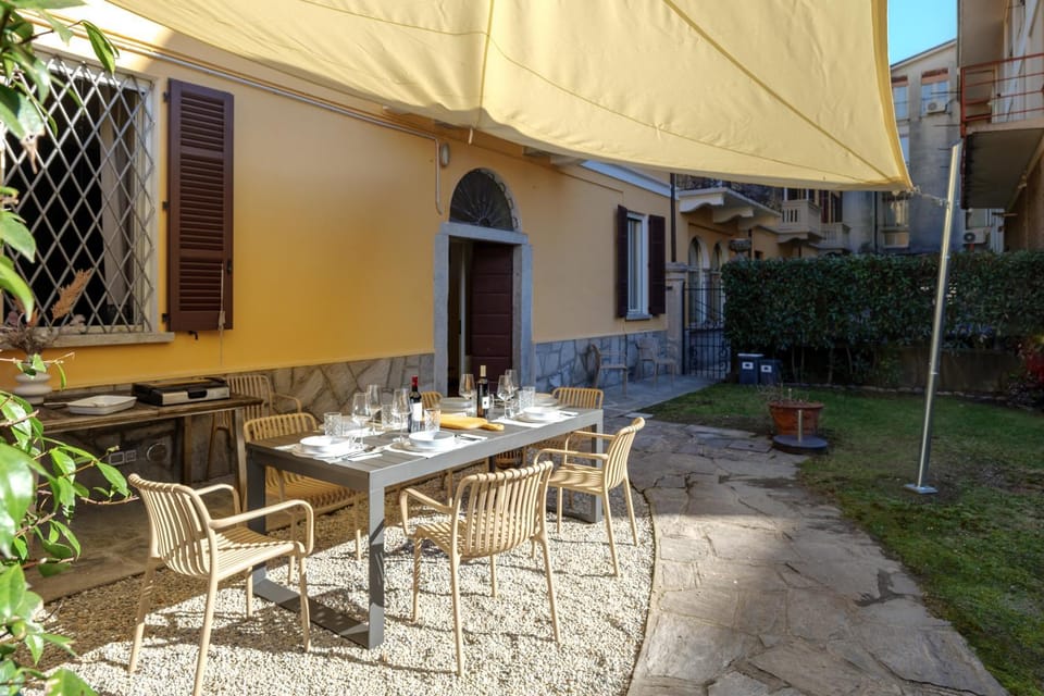 Property building, Garden, Dining area, Garden view