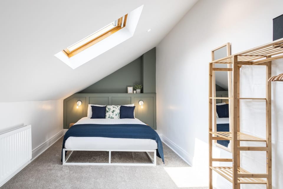 Bed, Photo of the whole room, Bedroom