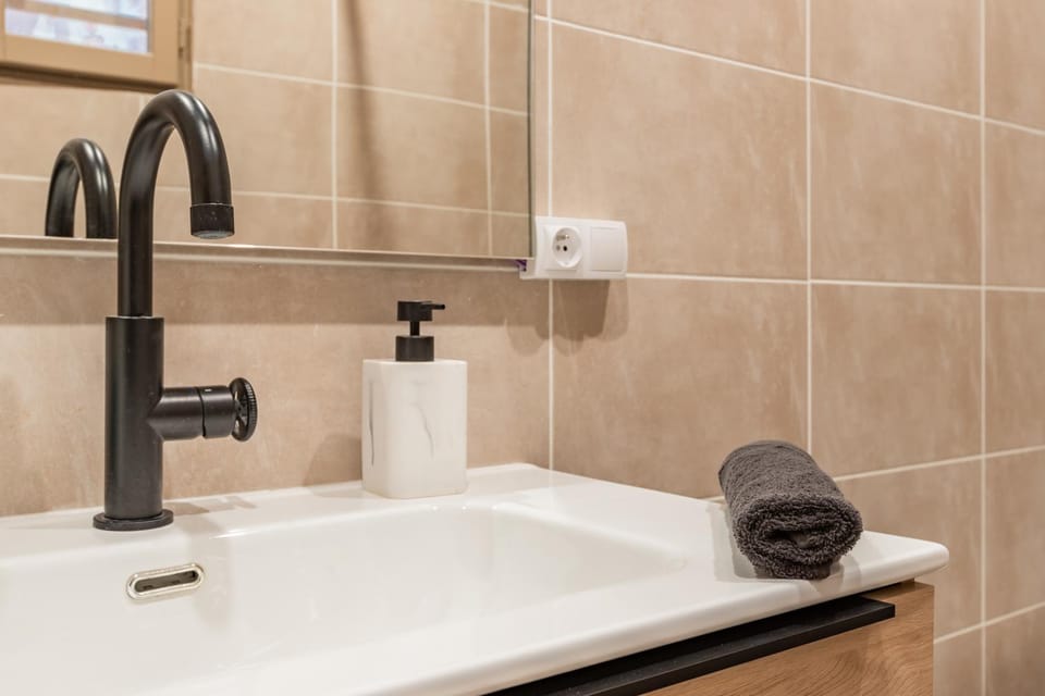 Bathroom, towels