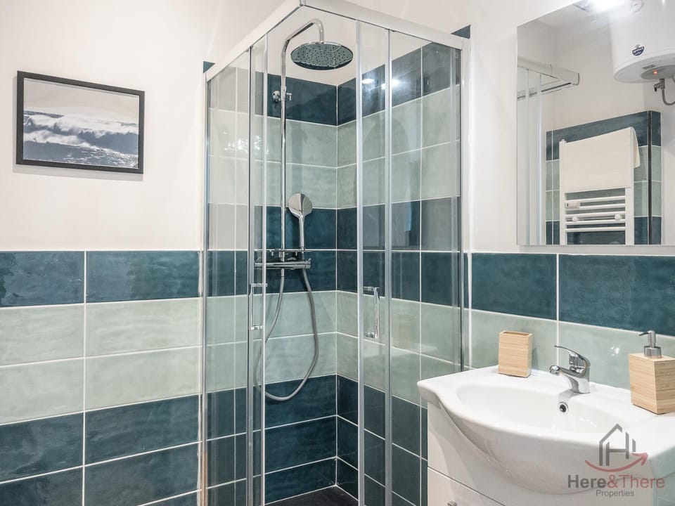 Shower, Bathroom, towels