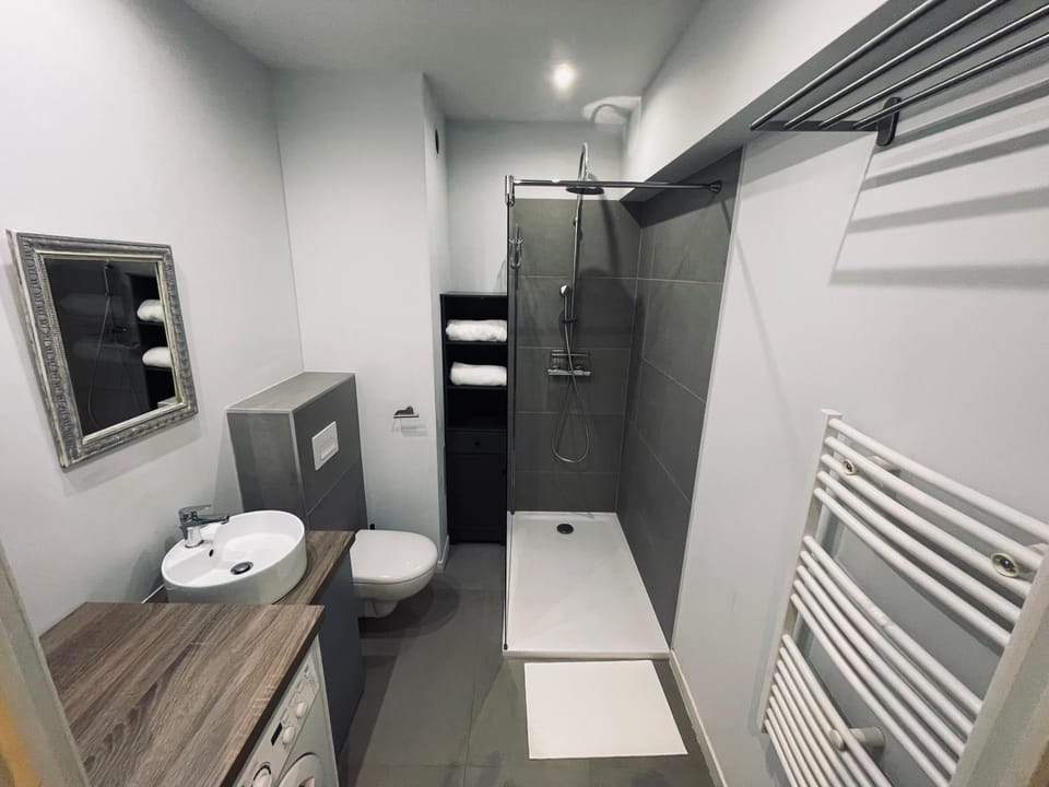 Shower, Toilet, Bathroom