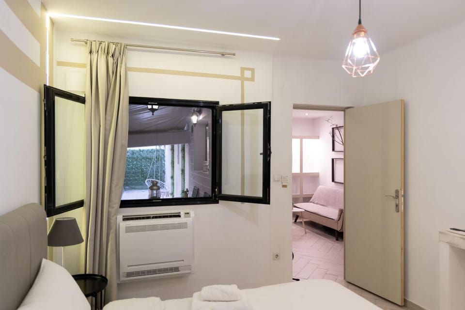 Bed, Living room, Seating area, Bedroom, air conditioner
