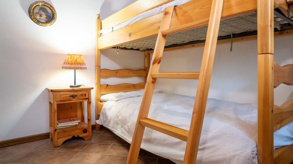 Bed, Photo of the whole room, Bedroom, bunk bed
