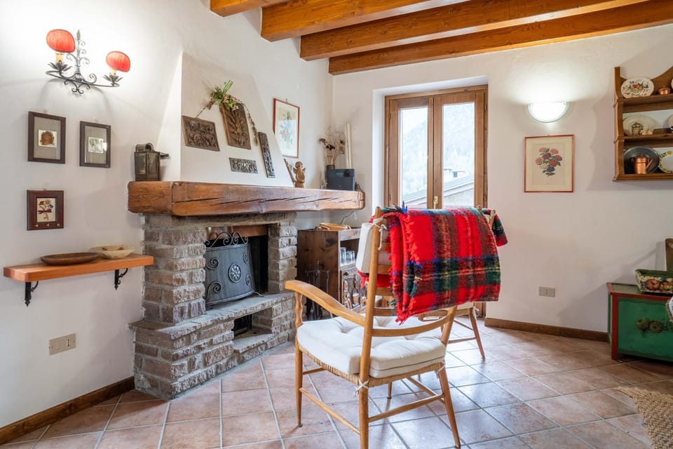 Living room, fireplace