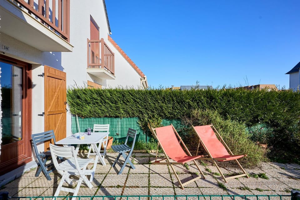 Patio, sunbed