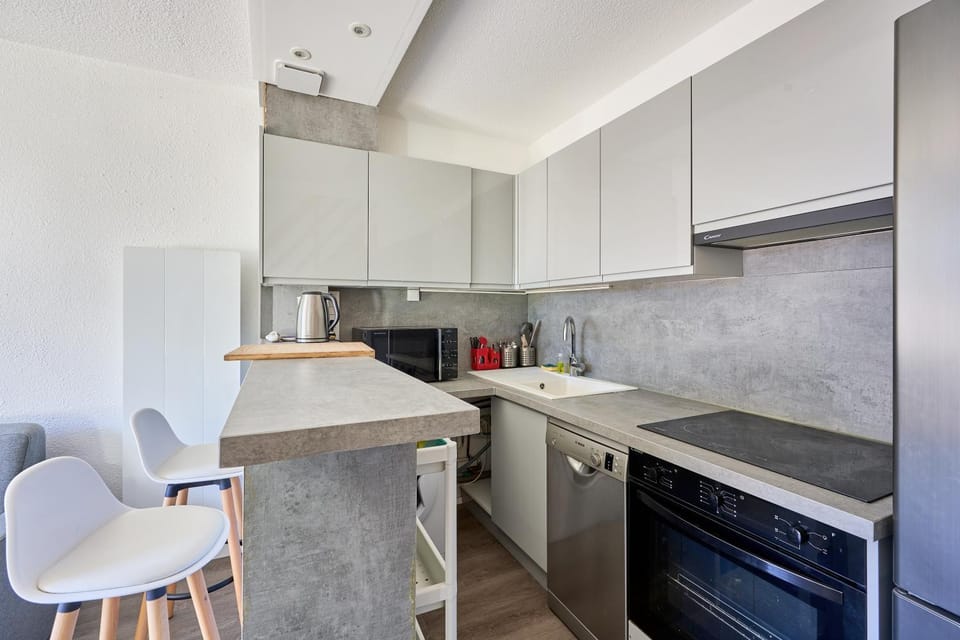 Kitchen or kitchenette, stove