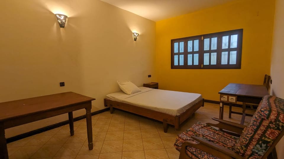 Bed, Seating area, Bedroom