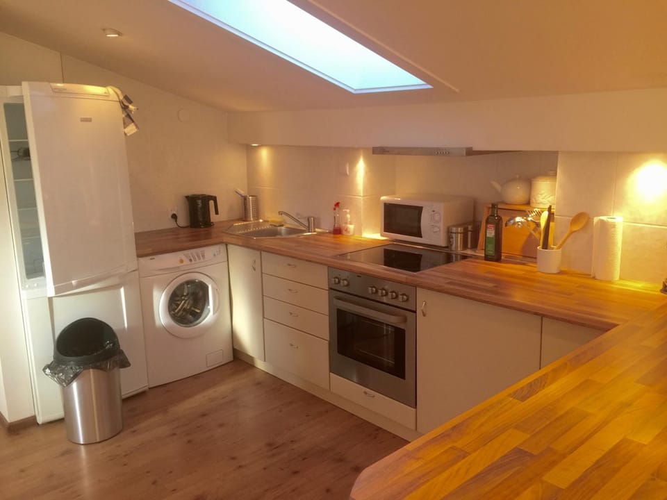 Kitchen or kitchenette, kitchen, kitchen