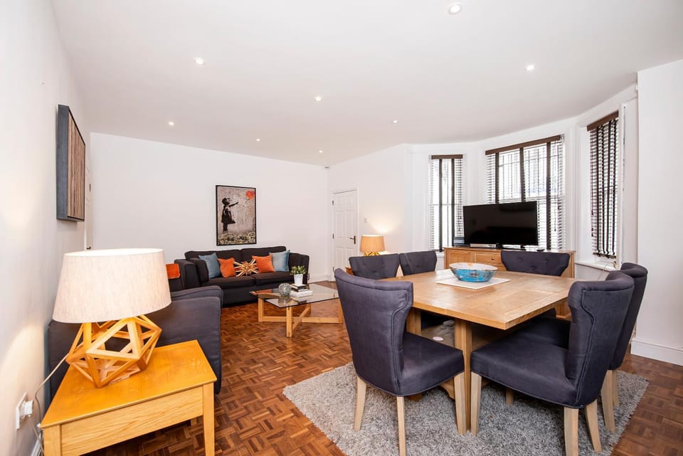 Notting Hill Large 3 Bed Apartment in City of Westminster