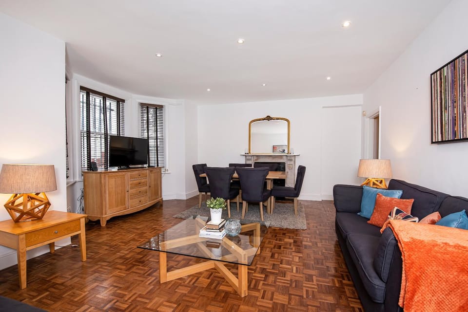 Notting Hill Large 3 Bed Apartment in City of Westminster