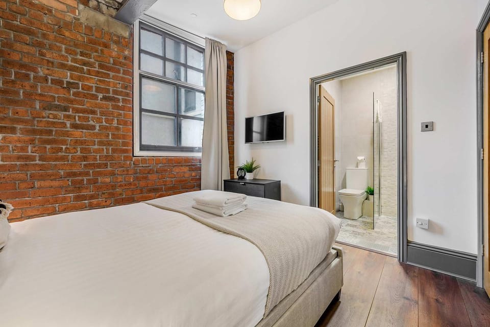 Bathroom, TV and multimedia, Bedroom