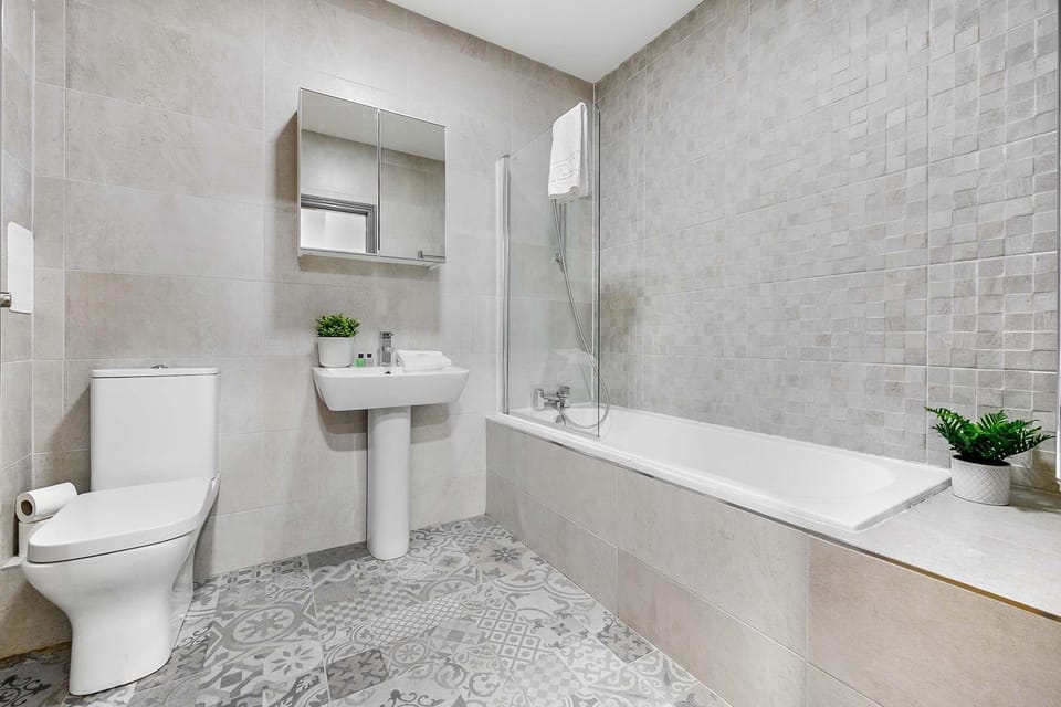 Shower, Toilet, Bathroom, Bath