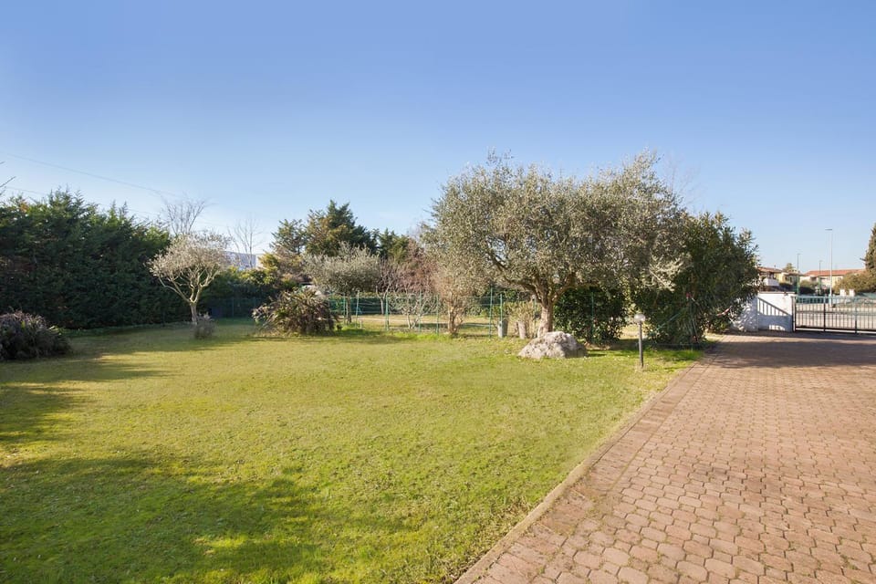 Casa Azzurra-comodo appartamento in villa Apartment in Peschiera del Garda
