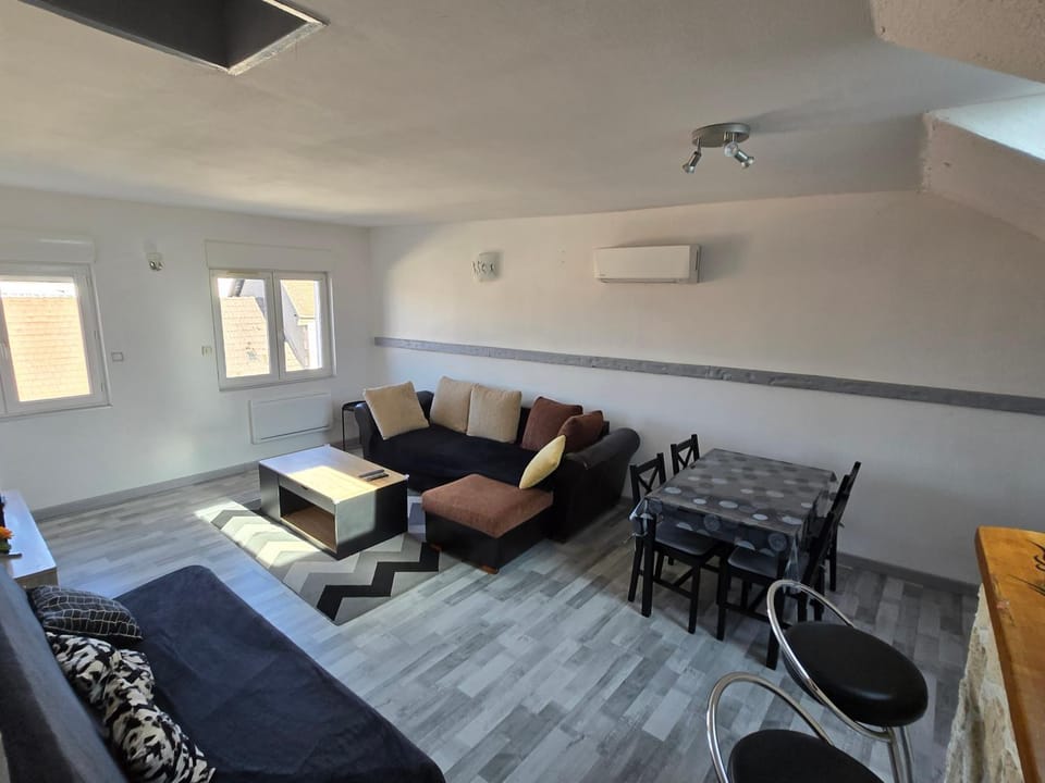 TV and multimedia, Seating area